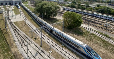 Warszawa. Mężczyzna wpadł pod rozpędzony pociąg Pendolino