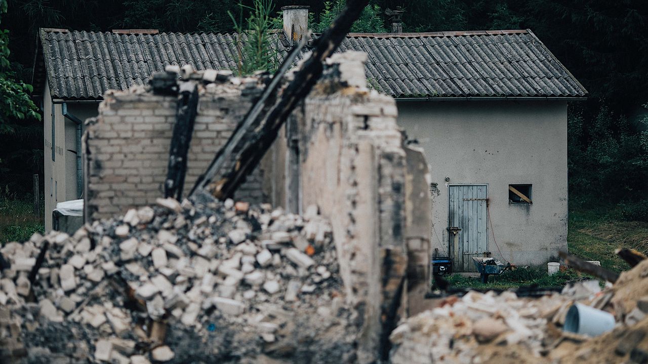 Sielanka kończyła się za ostatnim domem. Tam na trupie rosła trawa