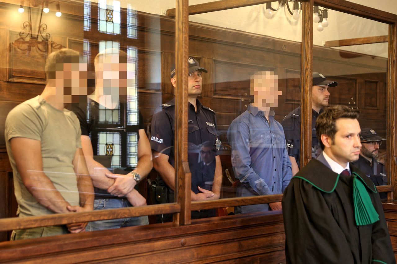 Butelką pociął twarze dwóch osób. Wyrok dla "Tulipana"