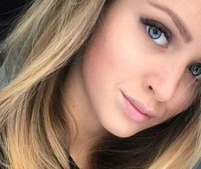Pola Lis. Córka Kingi Rusin i Tomasza Lisa wygina się do zdjęcia