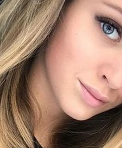 Pola Lis. Córka Kingi Rusin i Tomasza Lisa wygina się do zdjęcia