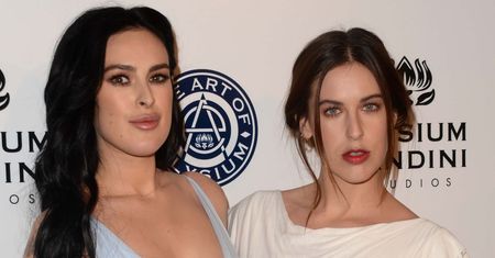 Córki Demi Moore i Bruce'a Willisa w pastelowych kreacjach