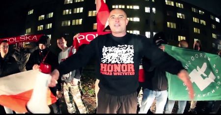 Nawiązuje do Hitlera, Żydów nazywa "sługusami". Teraz stworzy film o obozach koncentracyjnych