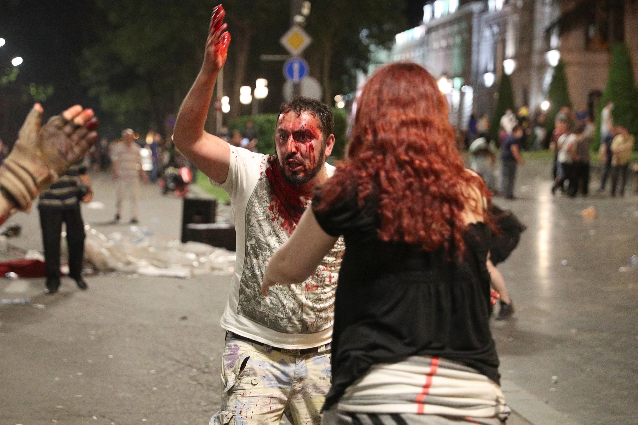 W starciach w Tbilisi rannych zostało co najmniej 100 osób, w tym 39 policjantów.