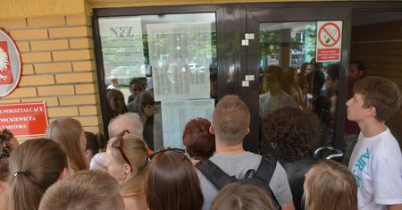 Kraków. Rekrutacja do szkół. 1100 absolwentów dalej na lodzie