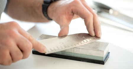 Ostrzenie domowych noży. Jaki kąt będzie najbardziej odpowiedni