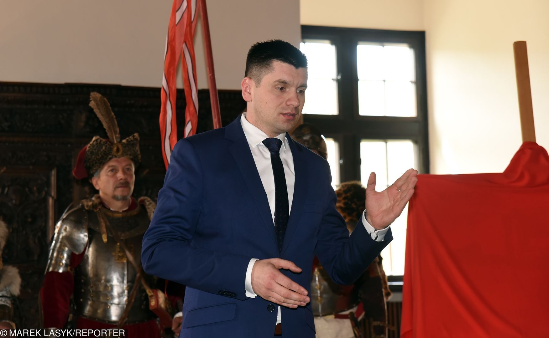 Łukasz Smółka jest szefem gabinetu politycznego. Nagród dostał więcej niż niejeden minister