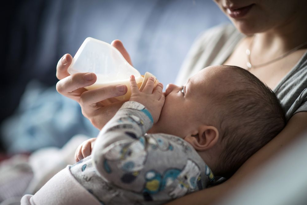 Usypiali dziecko antydepresantami. Lekarzom próbowali wmówić, że córka napiła się wina