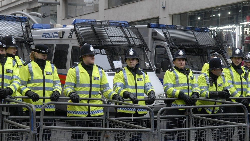 Brytyjska policja będzie mogła częściej sięgać po broń.
