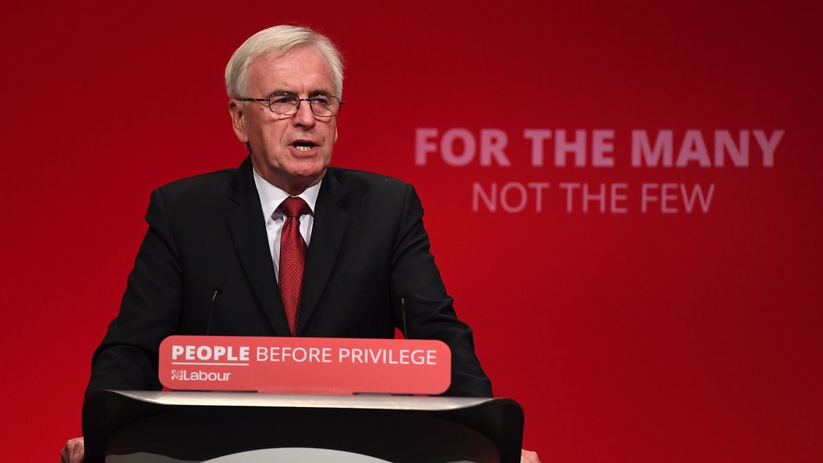 John McDonnell ocenił, że wprowadzenie programu zajmie dziesięć lat.