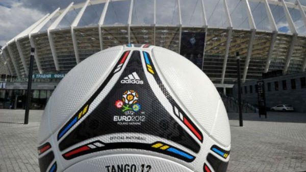 Symboliczna piłka Euro 2012
