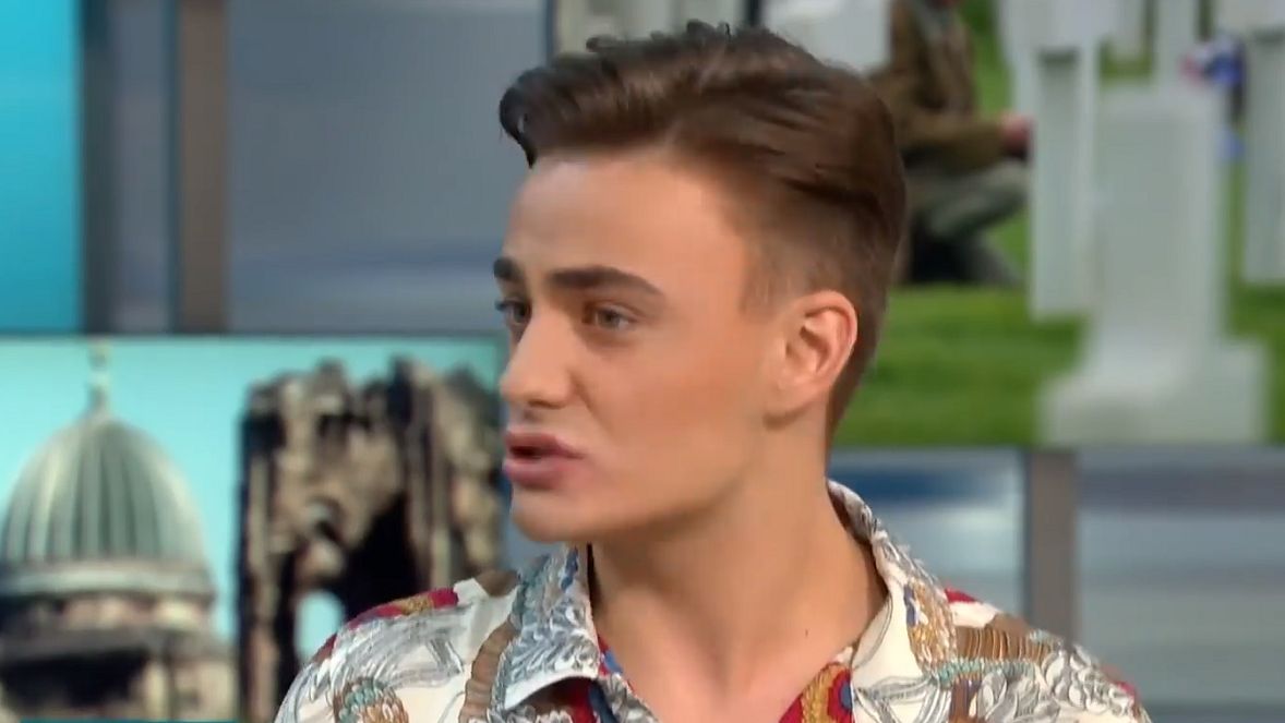 22-letni celebryta Freddie Bentley uważa, że wiedza o okropieństwach II wojny światowej szkodzi zdrowiu psychicznemu dzieci.