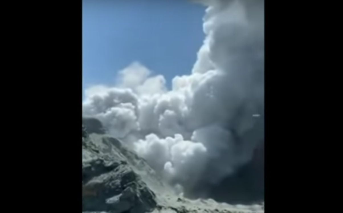 Nowa Zelandia. Wybuchł wulkan, a nagranie świadków z tego zdarzenia trafiło do sieci [Wideo]