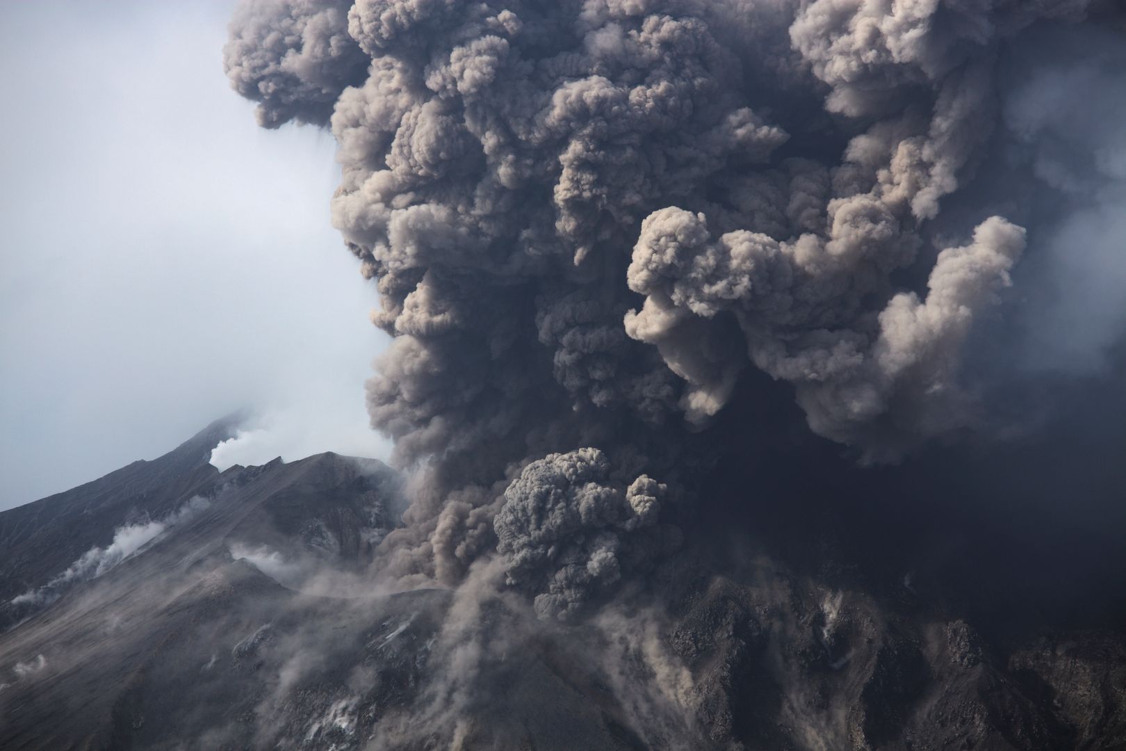 Wulkan Ulawan (Ulawun) wybuchł. Tysiące ludzi uciekają
