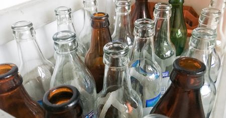 Grupa Żywiec zachęca do oddawania butelek do sklepów i płaci 35 groszy