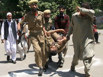 Zabici i ranni w strzelaninie w Kaszmirze