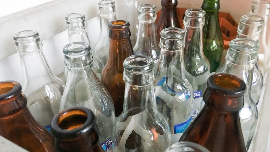 Szklane butelki są bardzo przyjaznymi dla środowiska opakowaniami 