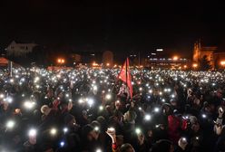 Tysiące ludzi na Targu Węglowym w Gdańsku. Zapalili "Światełko do Pawła"