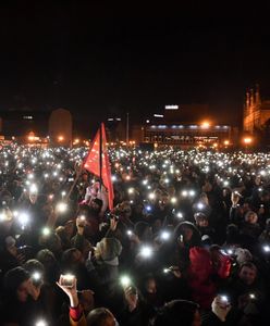 Tysiące ludzi na Targu Węglowym w Gdańsku. Zapalili "Światełko do Pawła"