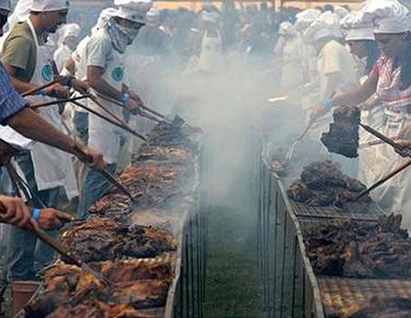 Rekord świata: grill z... czternastu ton wołowiny