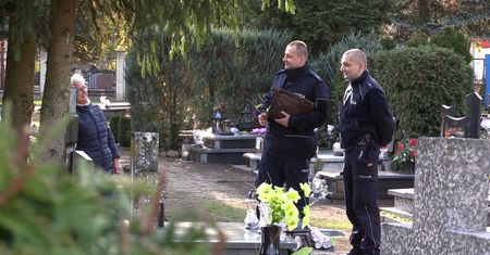 Policja na cmentarzu