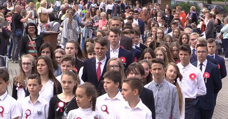 Piła tańczy Poloneza