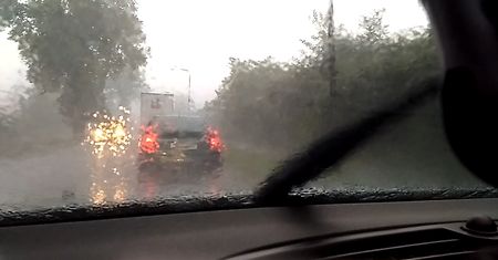 Ostrzeżenia pierwszego stopnia przed burzami i gradem