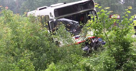 Wypadek 2 autobusów na krajowej 10
