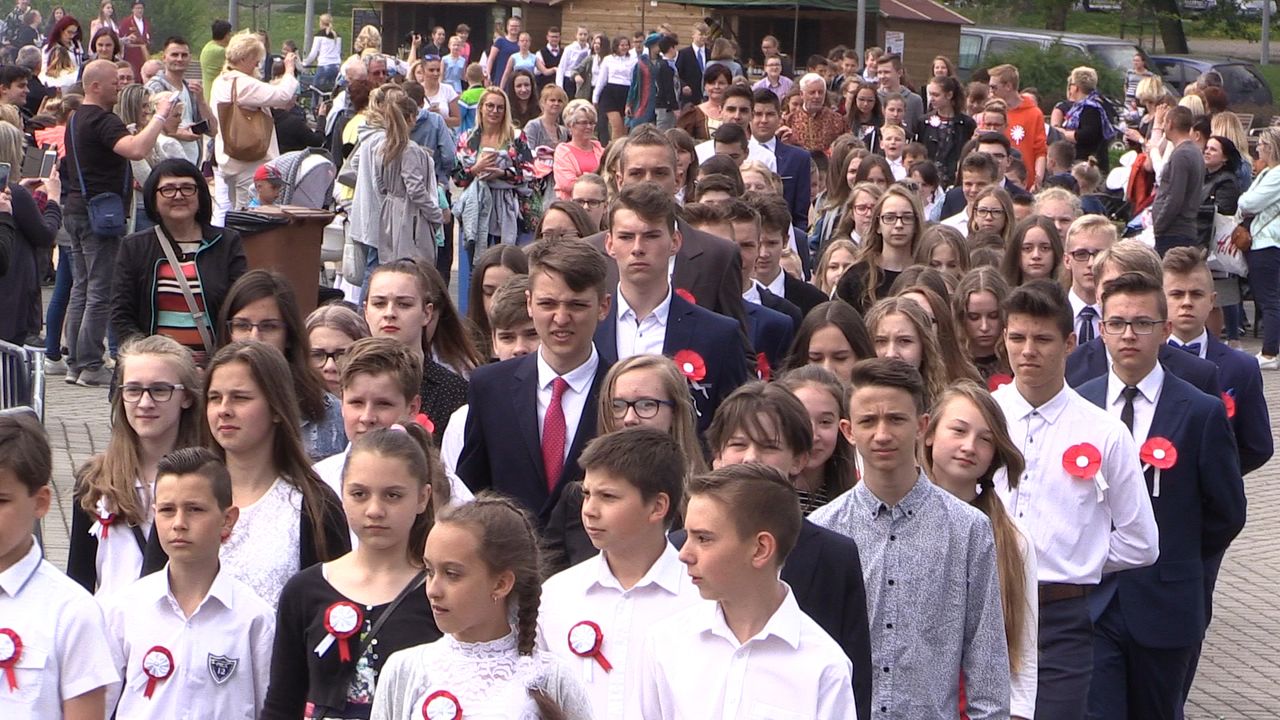 Piła tańczy Poloneza