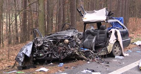 Tragiczny wypadek na DK11. Nie żyje 22-letni kierowca