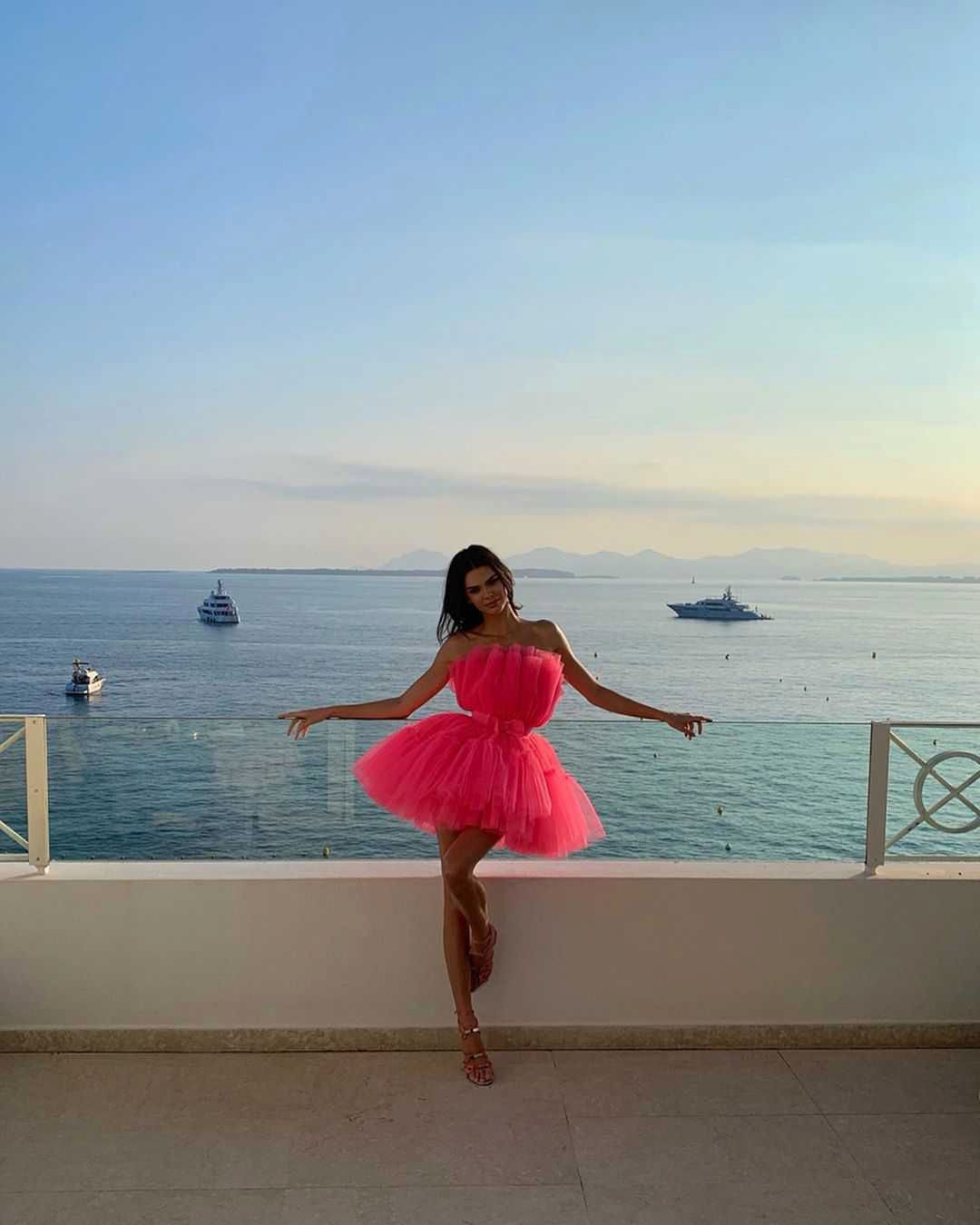 Kendall Jenner - różowa sukienka, Cannes 2019