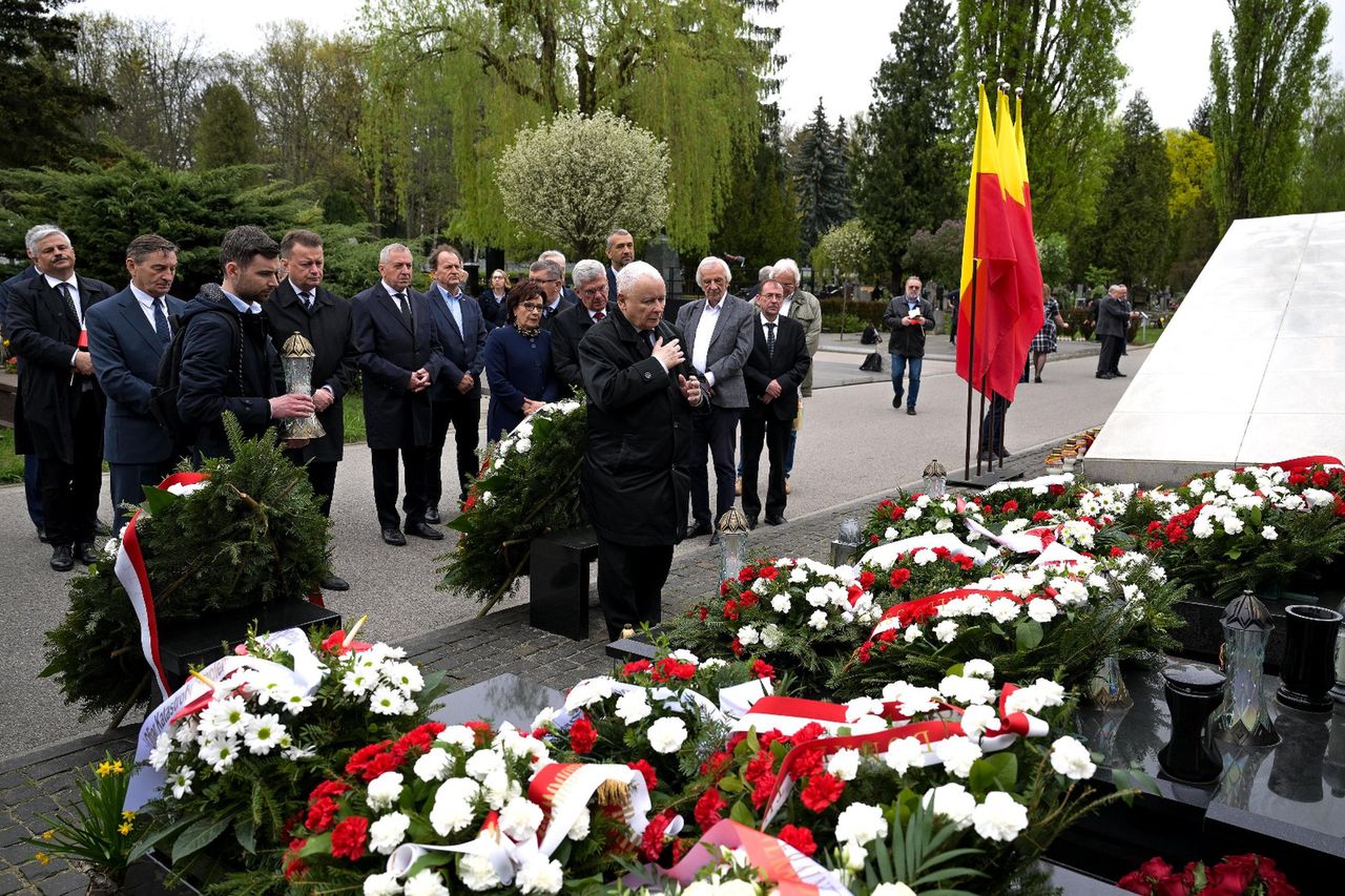 Warszawa wspomina. Czternasta rocznica Katastrofy Smoleńskiej z godnym hołdem