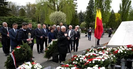 Warszawa wspomina. Czternasta rocznica Katastrofy Smoleńskiej z godnym hołdem