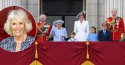 Rodzina królewska świętuje 75. urodziny księżnej Camilli. Do oficjalnego portretu zapozowała z nietypowym kompanem