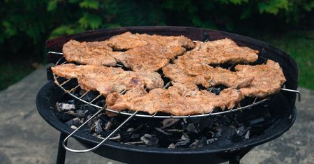 Karkówka z grilla – przepis na pyszne i soczyste mięso