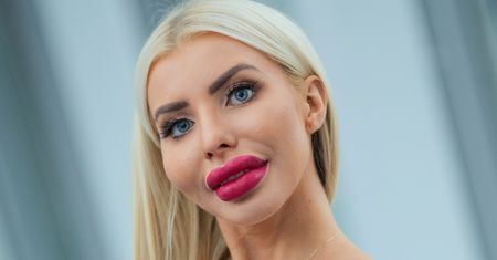 "Spójrz w lustro i opanuj się!". Słowne potyczki Joanny Przetakiewicz z polską Barbie