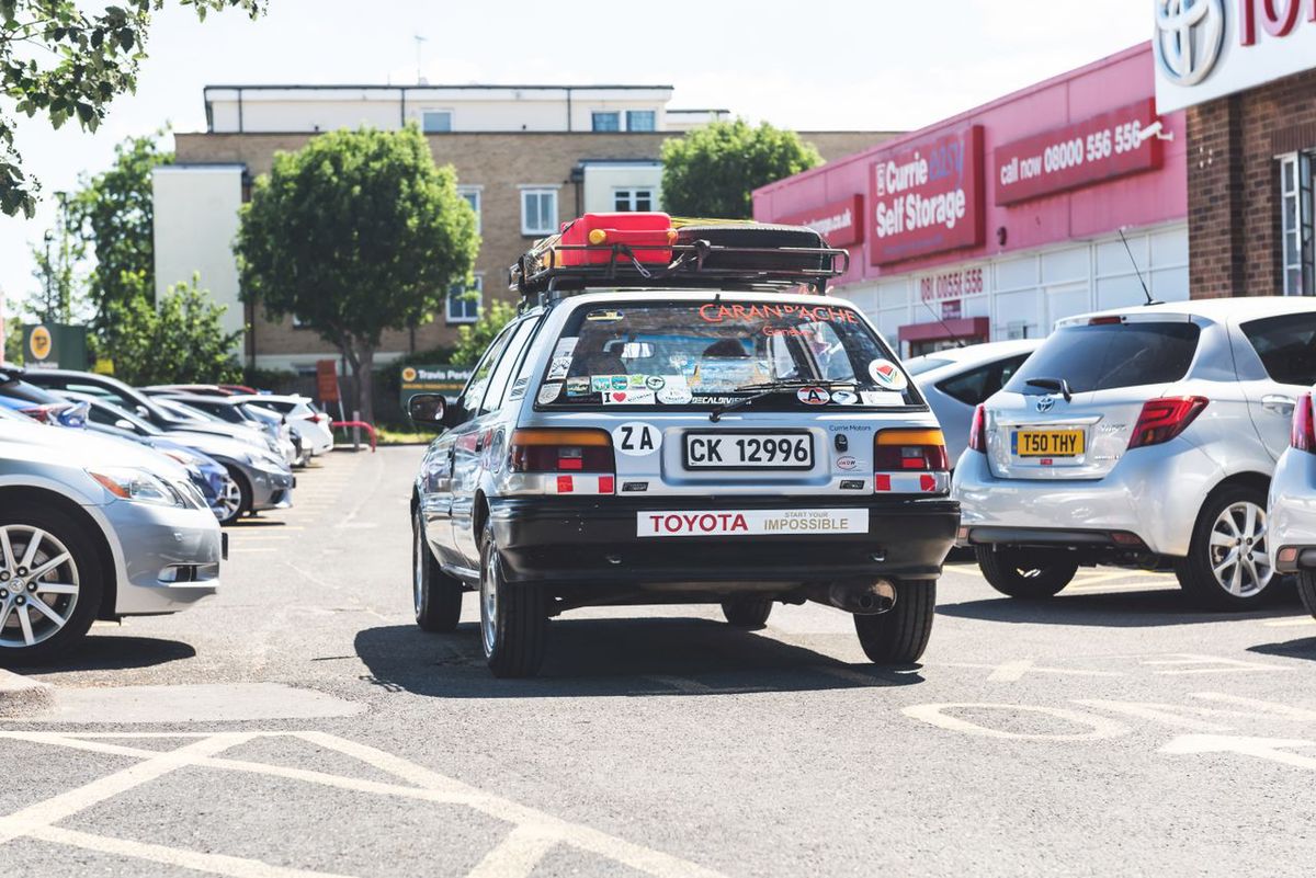 80-letnia kobieta przejechała 12 tys. km przez Afrykę w 20-letniej toyocie corolli. To nie koniec jej planów