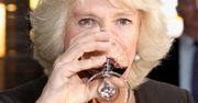 Camilla ma poważny problem z alkoholem. Tuż przed koronacją tabloid donosi o nieudanej terapii. Niepokojące!