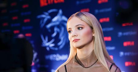 "Wiedźmin": Freya Allan na polskiej premierze. Zaszalała z kreacją