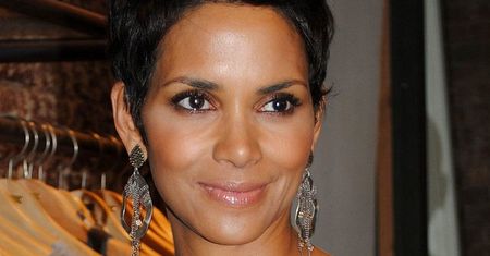Halle Berry jest nie do poznania. Gwiazda zaskoczyła wyglądem i stylizacjami!