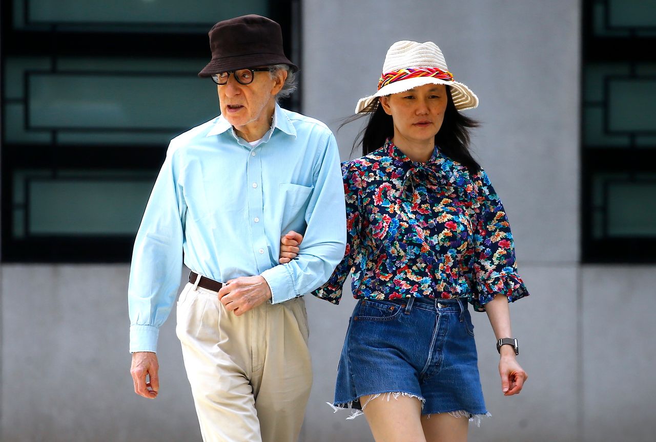 Woody Allen na spacerze z żoną. Są małżeństwem już 27 lat