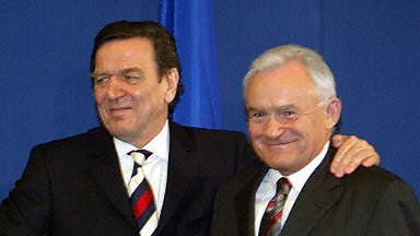 Gerhard Schroeder i Leszek Miller po wtorkowych rozmowach