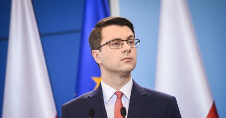 Zakaz handlu a stacje paliw. Rzecznik rządu: "nie planujemy tego"