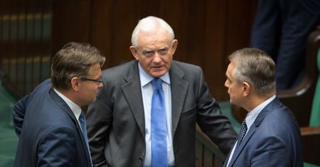 "To jest skandal!". Nie tylko Tusk i Kopacz. Polityk PiS chce Trybunału Stanu dla Millera i Pawlaka