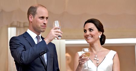 6 chrzestnych, tata poza porodówką. Co się dzieje, gdy rodzi się "royal baby"?