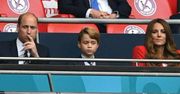 Książę George pojawił się z rodzicami na meczu Euro 2020. Internauci nie poskąpili krytyki. Jedna rzecz bardzo im się nie podobała