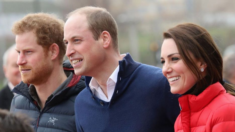 Książę Harry ma chrapkę na koronę księcia Williama