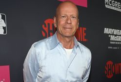 Bruce Willis w peruce i sukience. Gwiazdor przebrał się za dziewczynkę ze "Lśnienia"