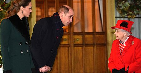 Rozczulające pożegnanie Williama z królową Elżbietą II. Ekspert oczytał z ruchu warg, co jej wyszeptał