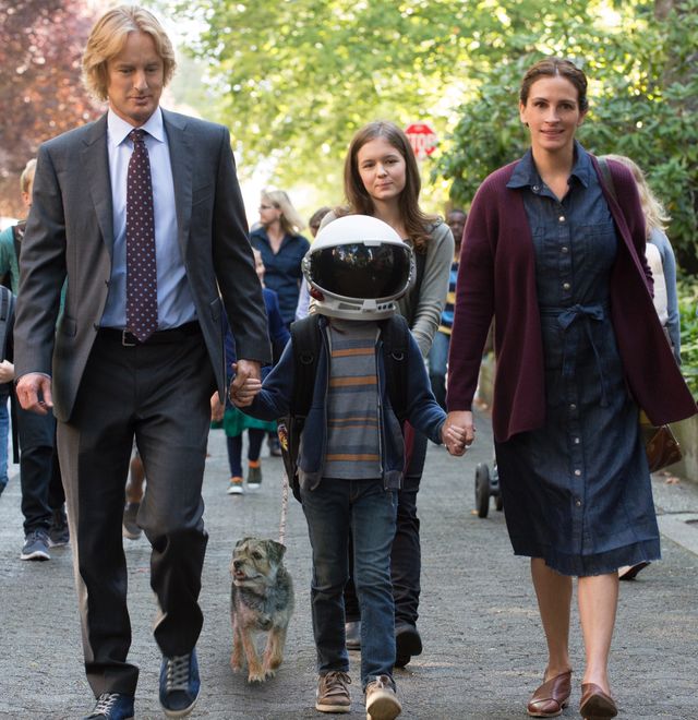 From L to R: Owen Wilson as "Nate," Jacob Tremblay as "Auggie," Izabela Vidovic as "Via" and Julia Roberts as "Isabel" in WONDER. Photo by Dale Robinette.   